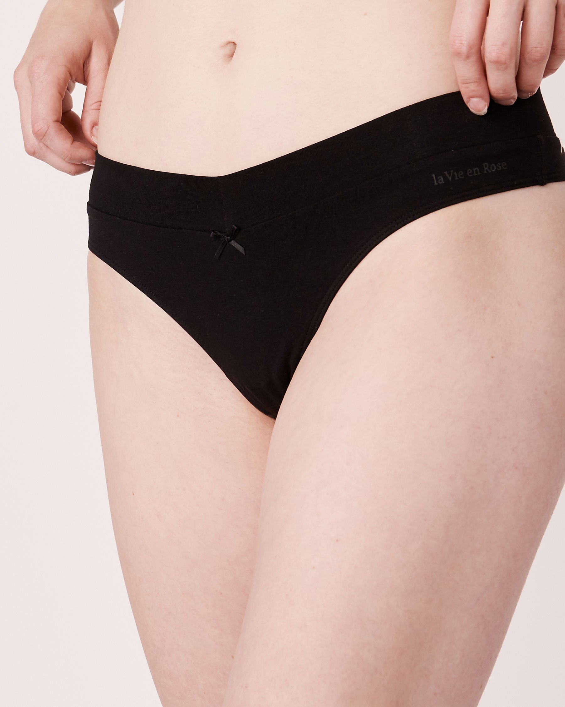 LA VIE EN ROSE Cotton Thong Panty Black 564-211-0-00 - View1