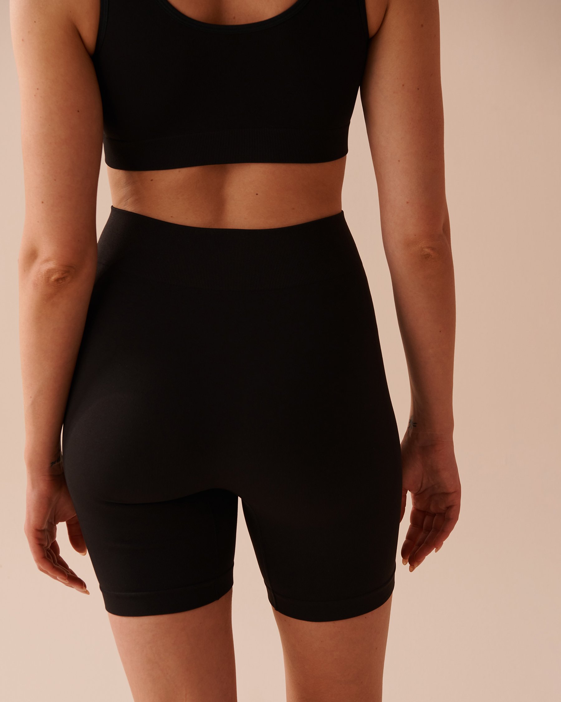 LA VIE EN ROSE Seamless Fabric High Waist Shorts Black 50200078 - View2