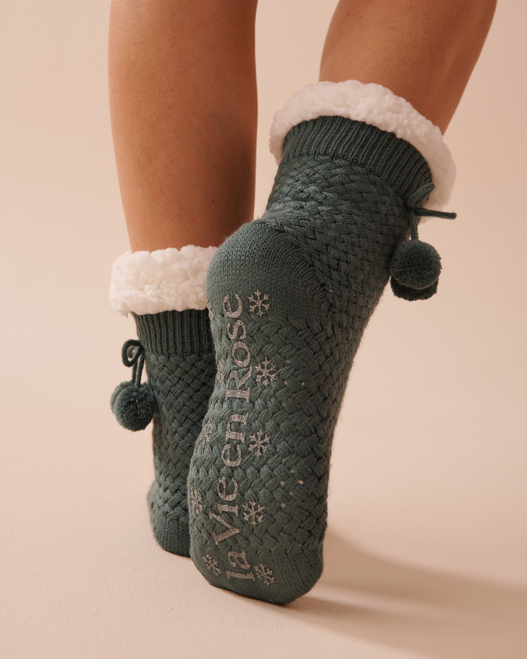 LA VIE EN ROSE Pompom Knit and Sherpa Socks Forest Green 40700365 - View2