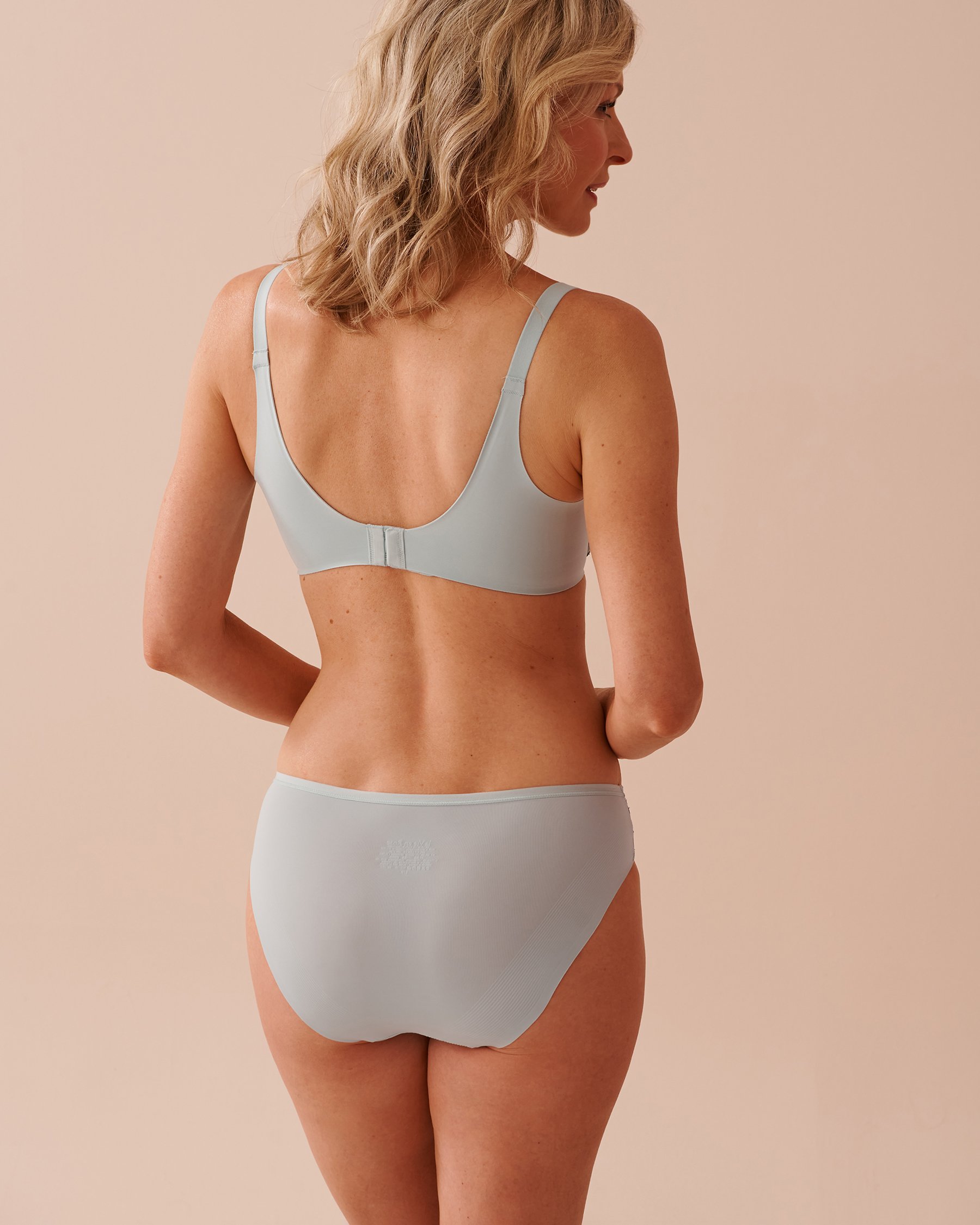 LA VIE EN ROSE Lightly Lined Sleek Back Floral Mesh Bra Mint Blue 10200439 - View2
