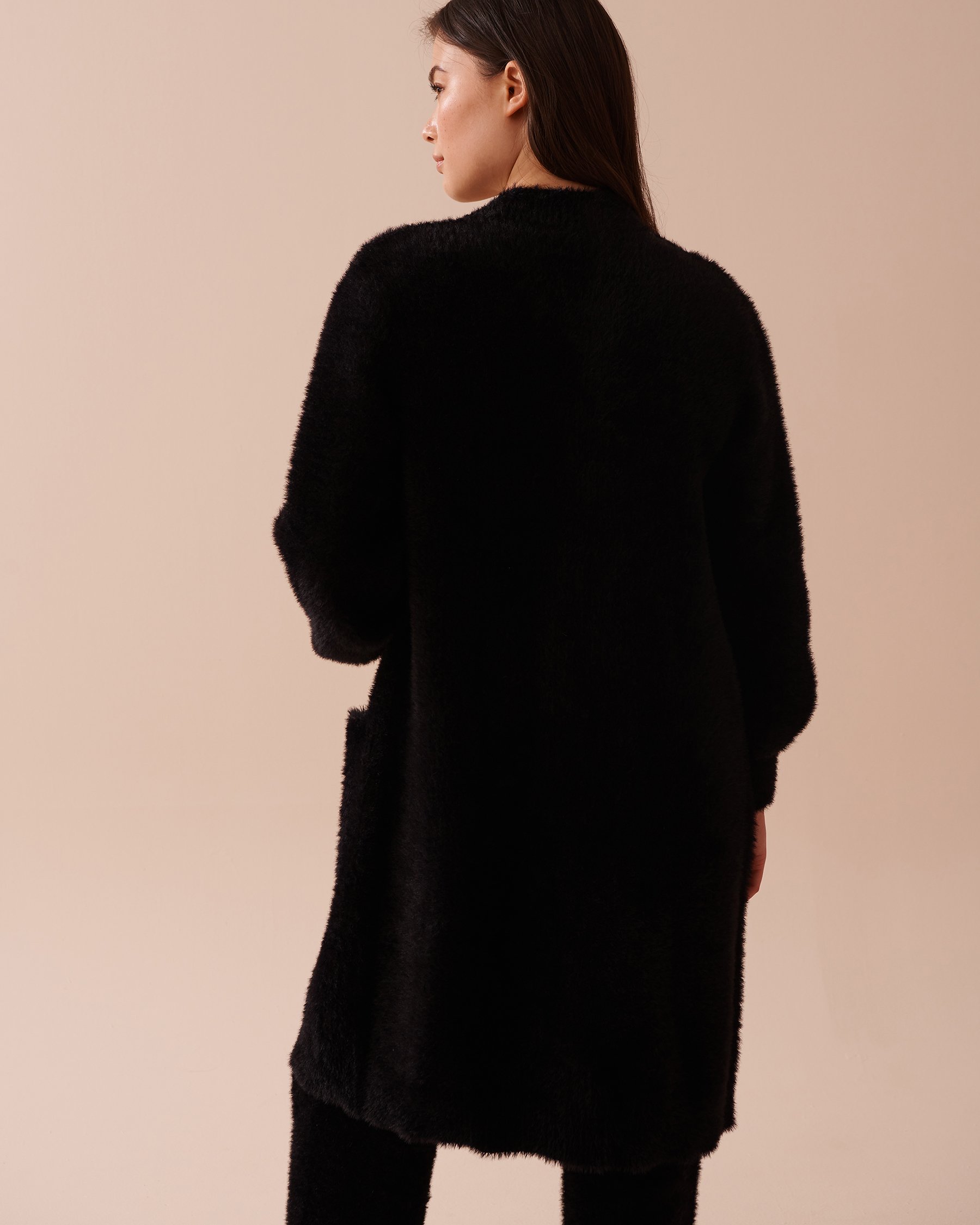 LA VIE EN ROSE Cardigan long en peluche moelleuse Noir 50500014 - View2