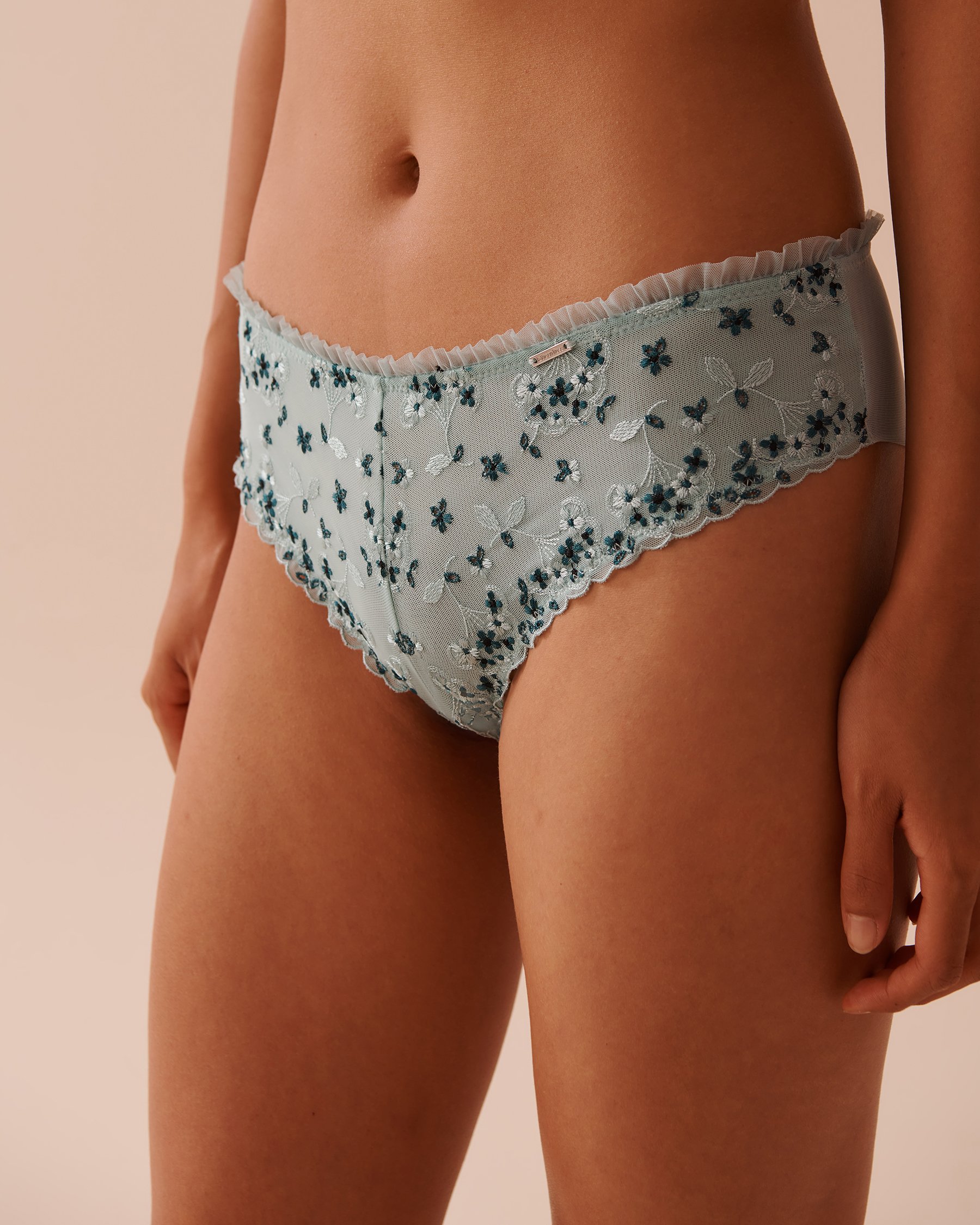 LA VIE EN ROSE Culotte cheeky résille brodée et volants Bleu menthe 20300353 - View5