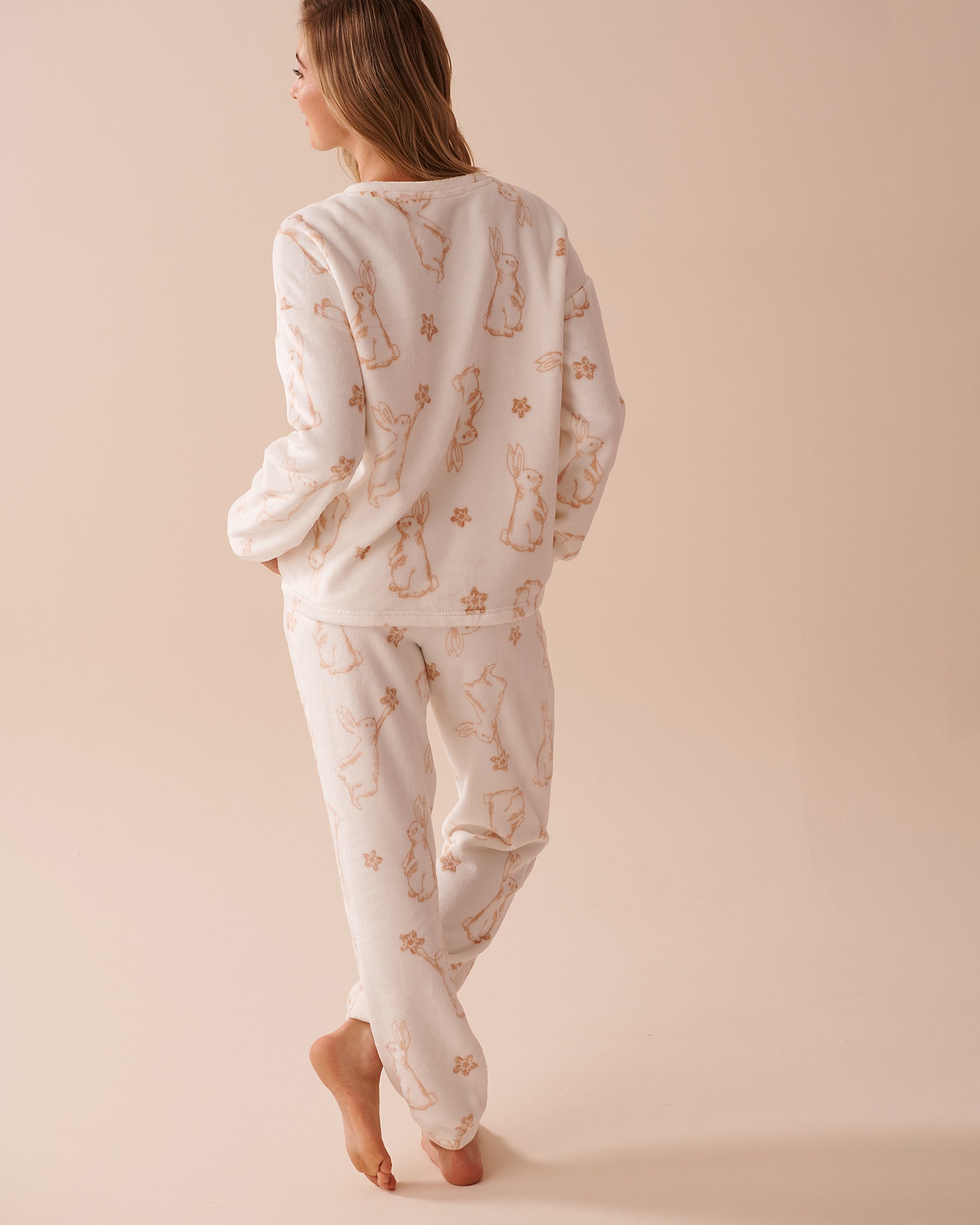 LA VIE EN ROSE Rabbit Print Soft Plush PJ Set Rabbit/Snow White 40400079 - View2