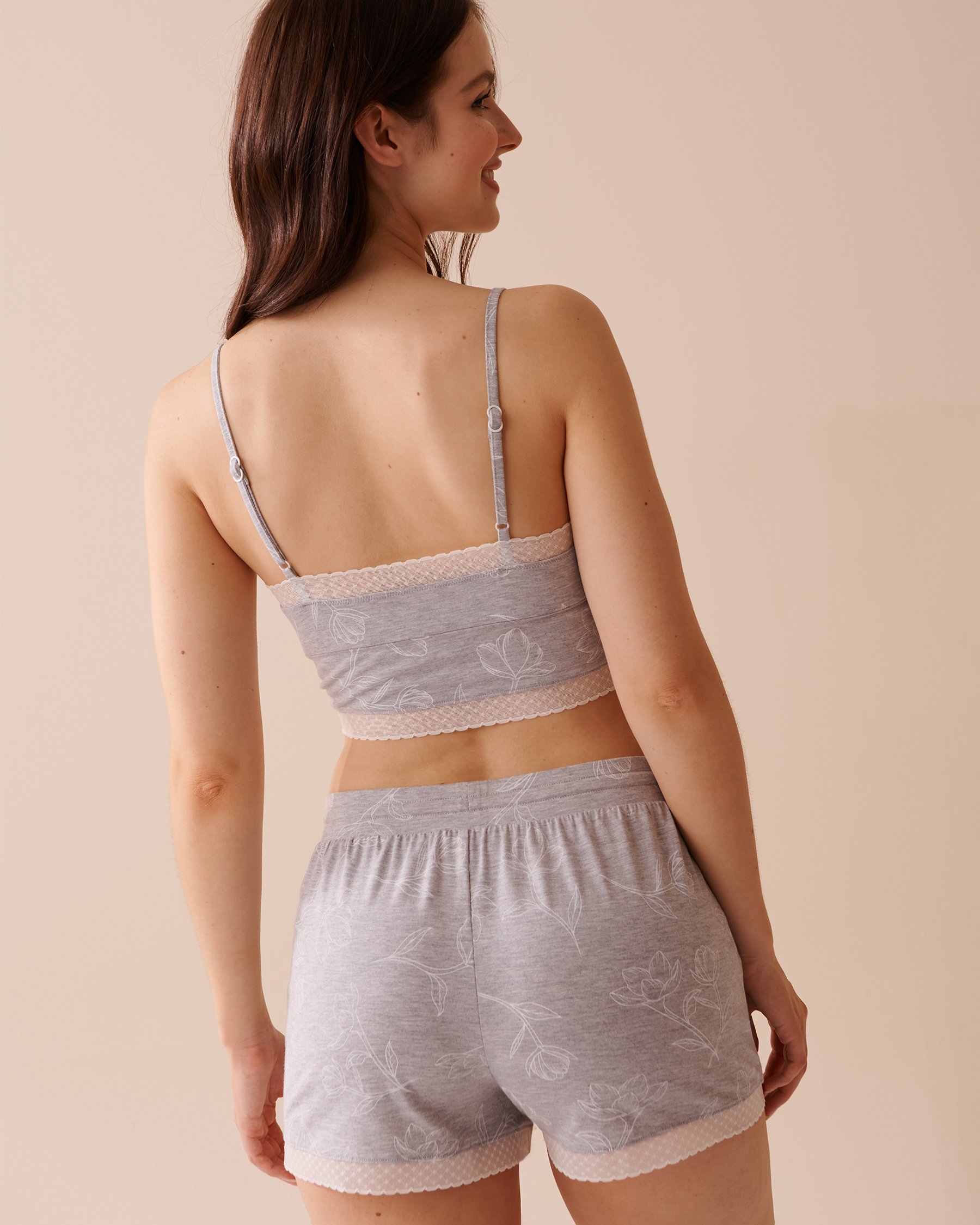 LA VIE EN ROSE Camisole courte modal et bordure en dentelle Floral gris et blanc 40100588 - View2