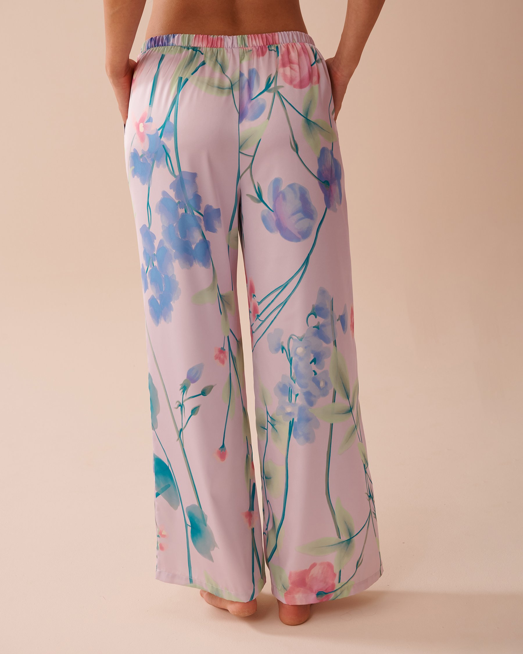 LA VIE EN ROSE Lavender Garden Print Satin Pants Lavender Garden 60200117 - View2
