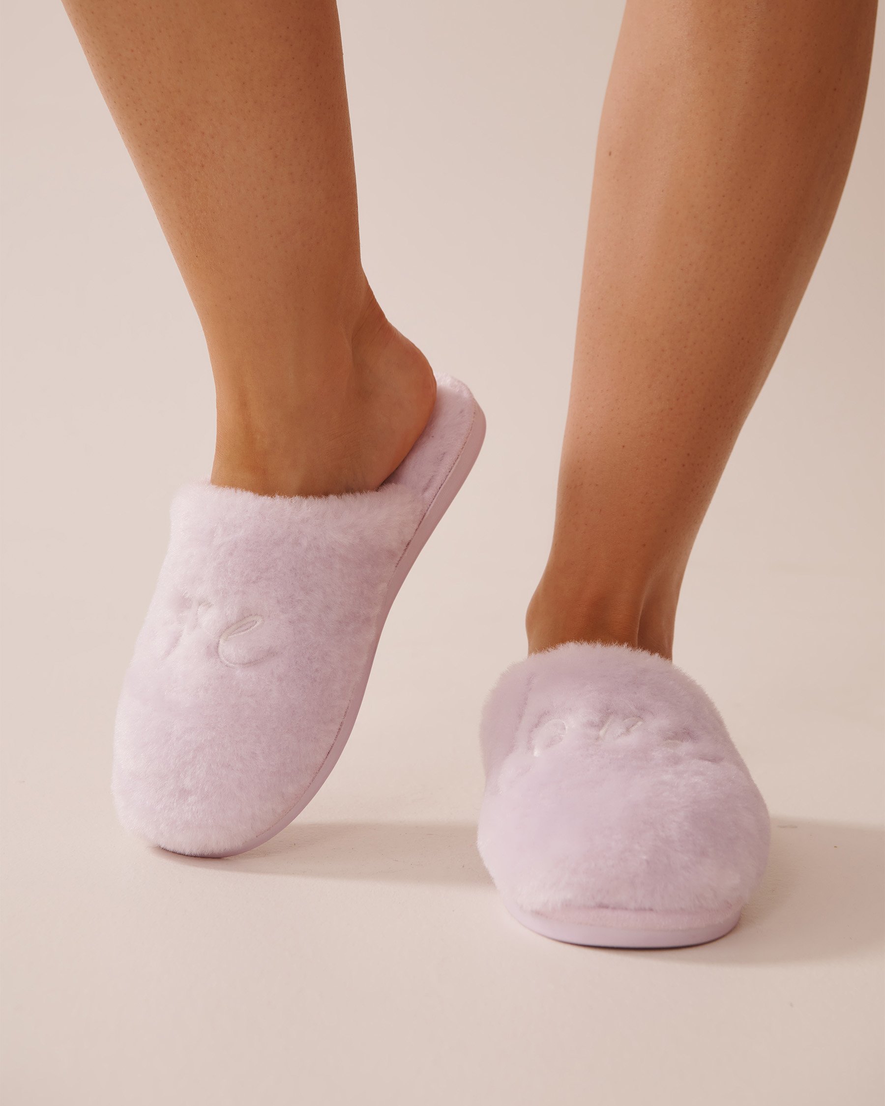 LA VIE EN ROSE Faux Wool Embroidered Slippers Lavender 40700372 - View1