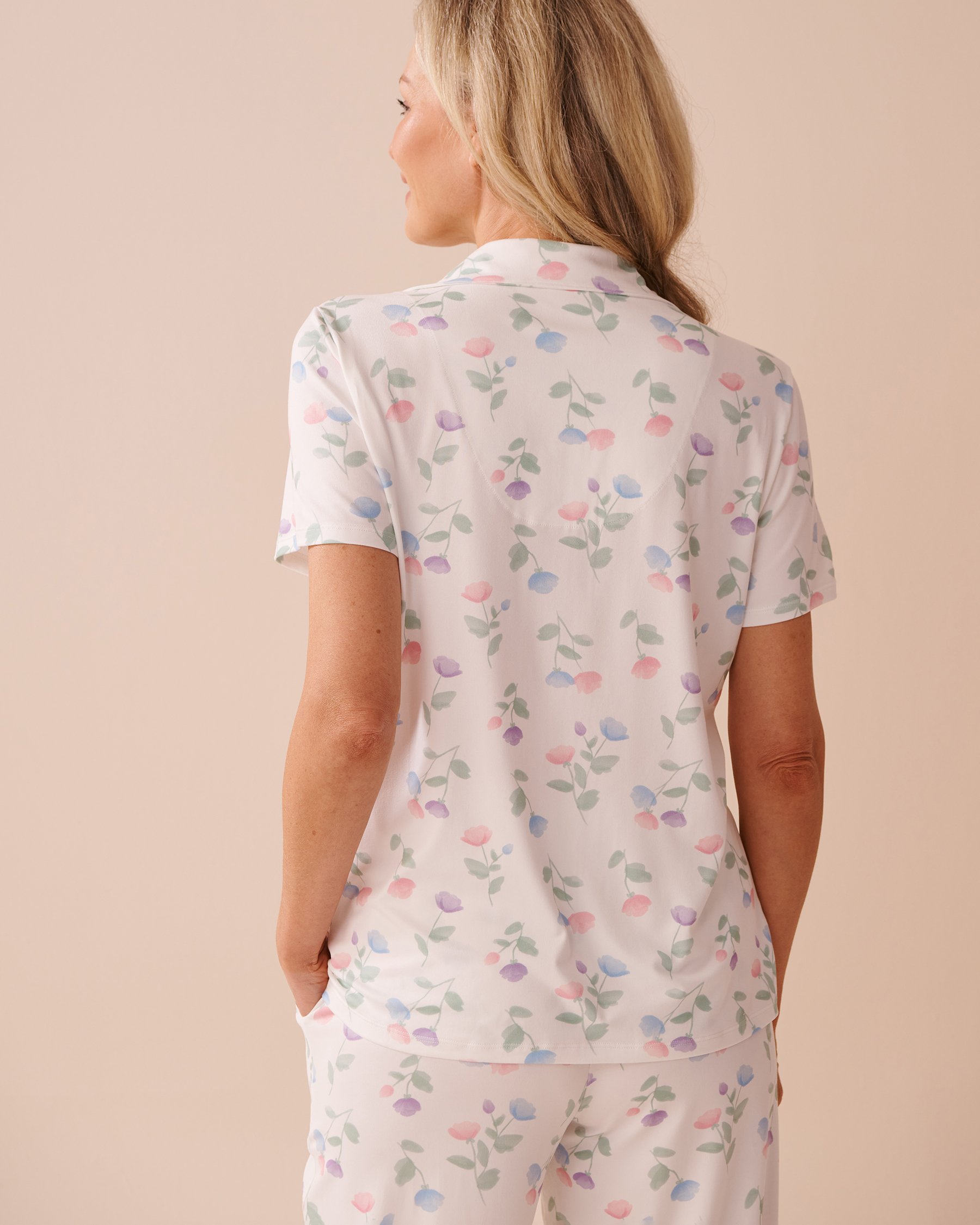 LA VIE EN ROSE Tulip Print Super Soft Button-down Shirt White/Pastel Tulips 40100685 - View2