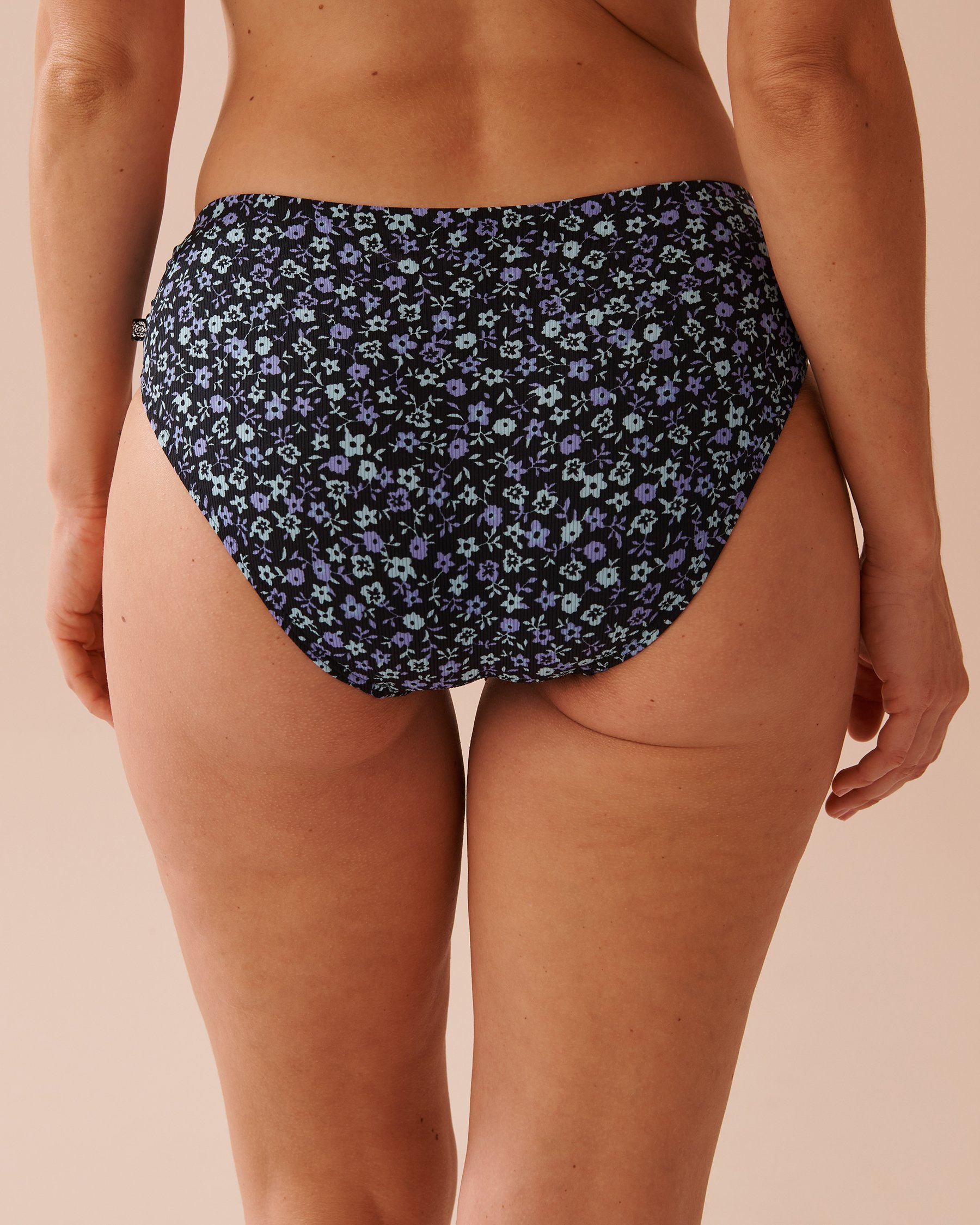 LA VIE EN ROSE AQUA PERIWINKLE FLOWERS Recycled Fibers Mid-rise Bikini Bottom Periwinkle Flowers 70300650 - View2