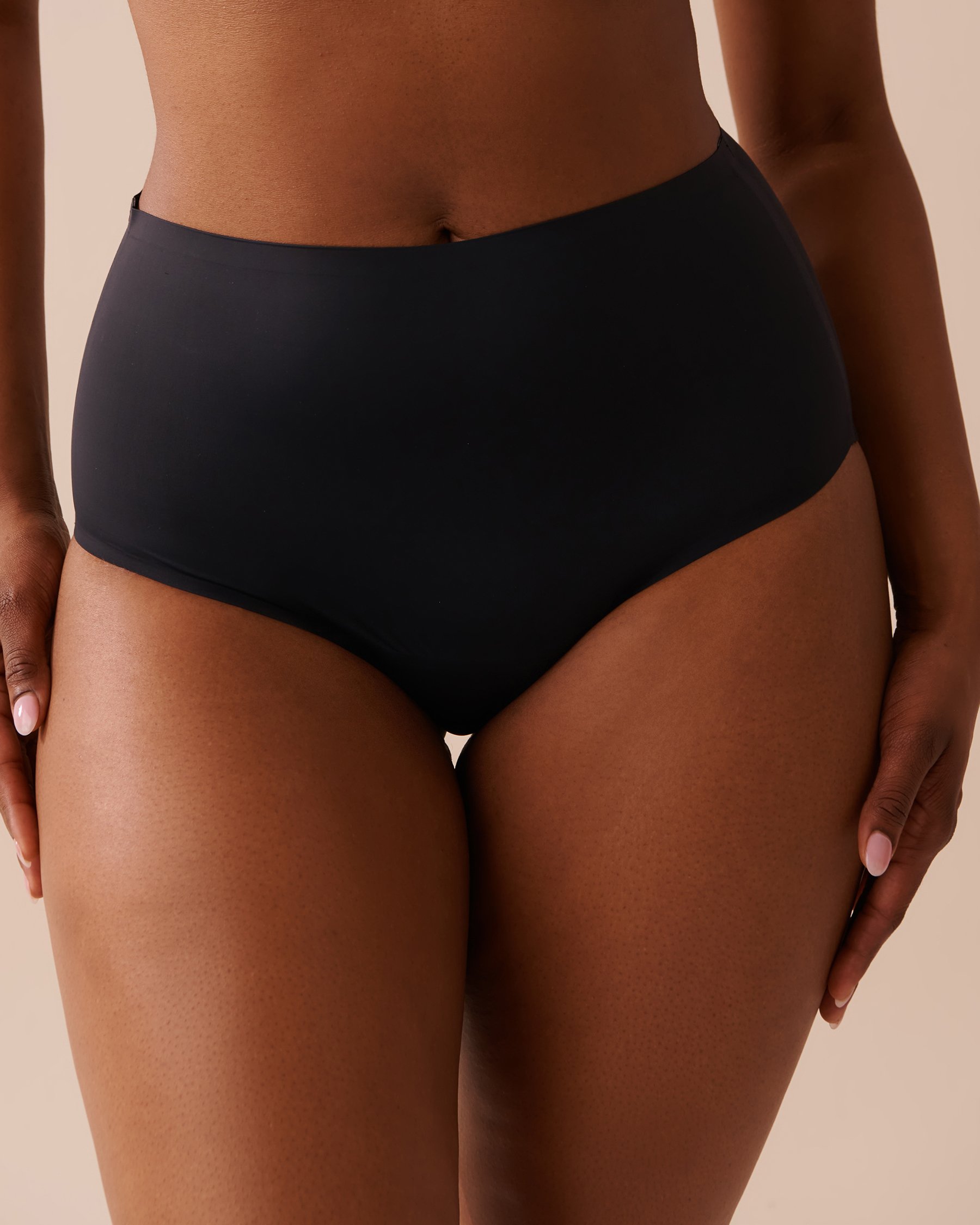 LA VIE EN ROSE Regular Absorbency High Waist Bikini Period Panty Black 20400007 - View1