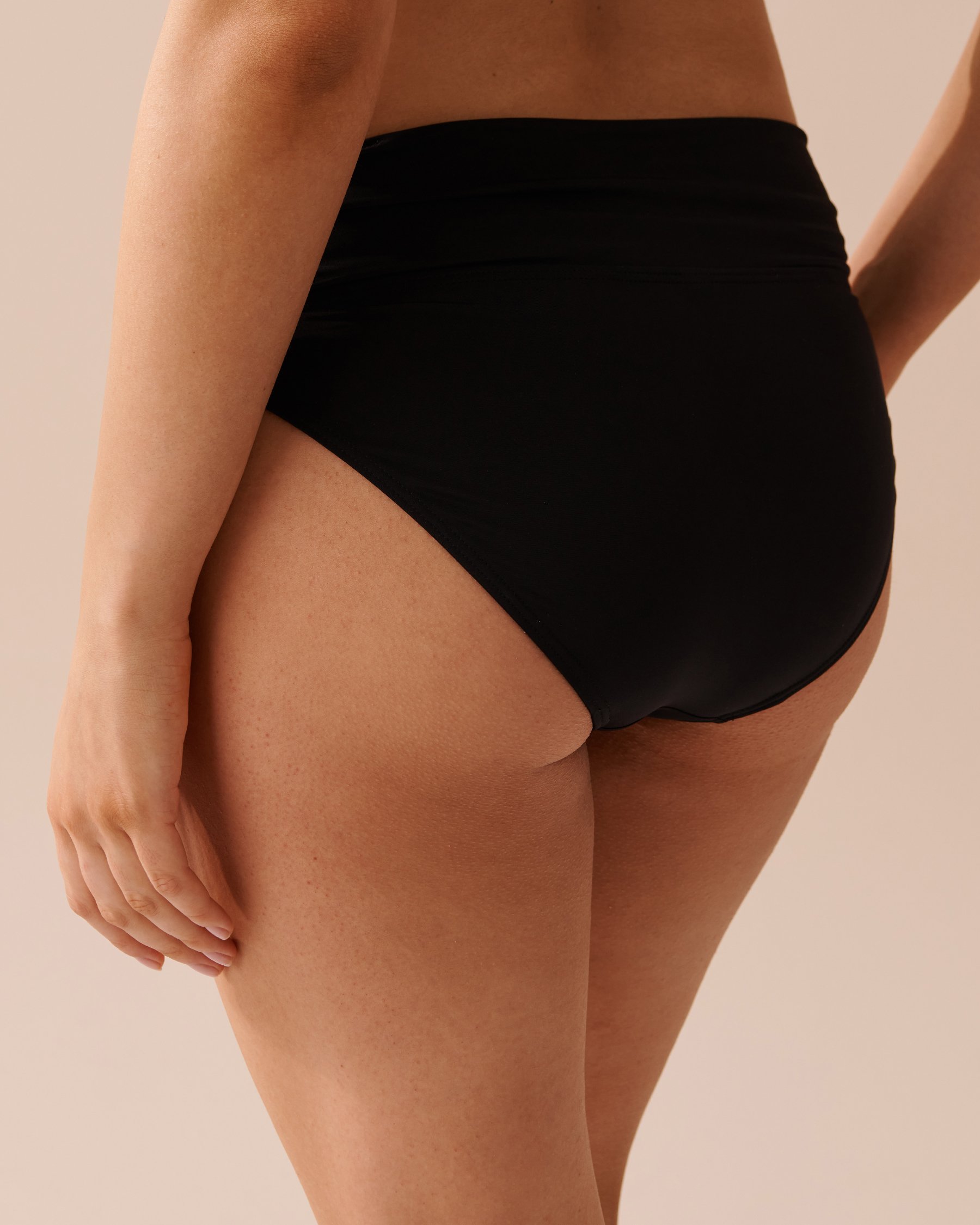 LA VIE EN ROSE AQUA BLACK Twisted Waistband Bikini Bottom Black 799-621-1-00 - View2