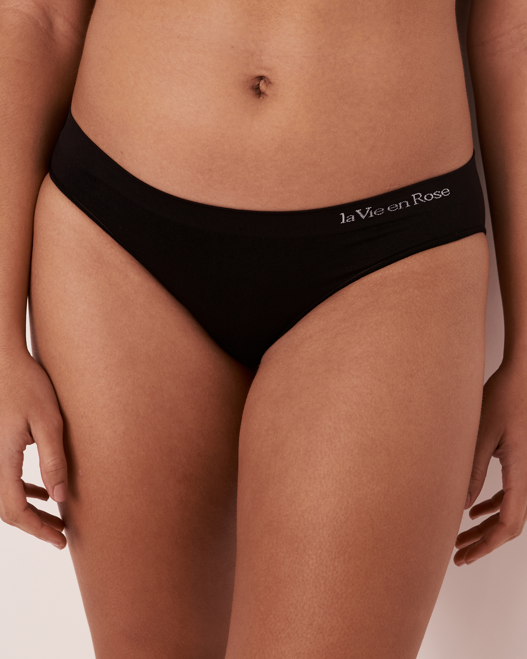 LA VIE EN ROSE Culotte bikini en tissu sans coutures Noir 889-222-0-00 - Voir1